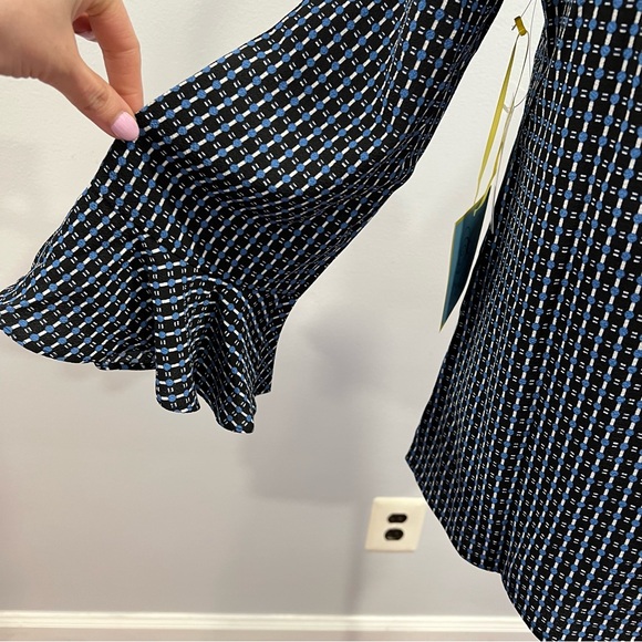 CeCe Garden Geometric Print Blouse In Cerulean Dusk - New With Tag - Reemoly - Picture 7 of 13